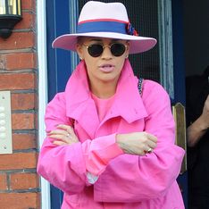 Rita Ora abusa del rosa, el peor look de la semana