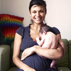 ¡Feliz cumpledía! La fotógrafa que celebra la vida capturando imágenes de madres con sus bebes recién nacidos