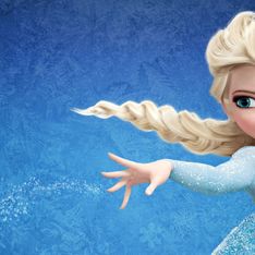 Un padre se disfraza de la princesa Elsa para acompañar a su hija a una fiesta