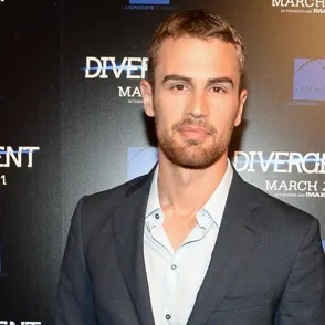 El hombre de la semana es... ¡Theo James!
