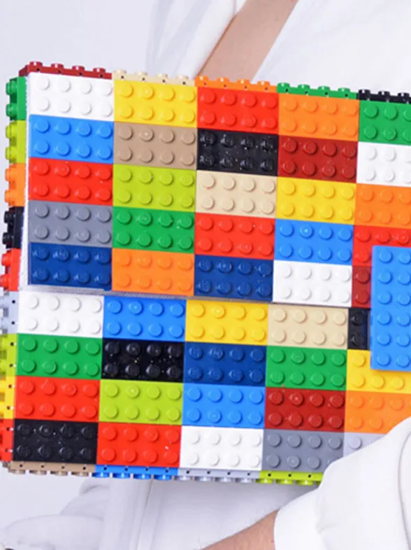 Jeitinho de infância: conheça as bolsas de lego