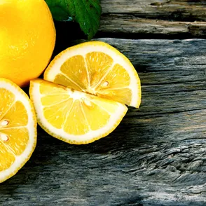 The Detoxing Hero: 6 Incredible Health Benefits of Lemons