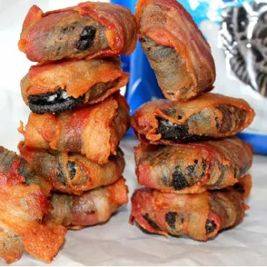 ¿Delicioso o asqueroso? Galletas Oreo envueltas en bacon frito