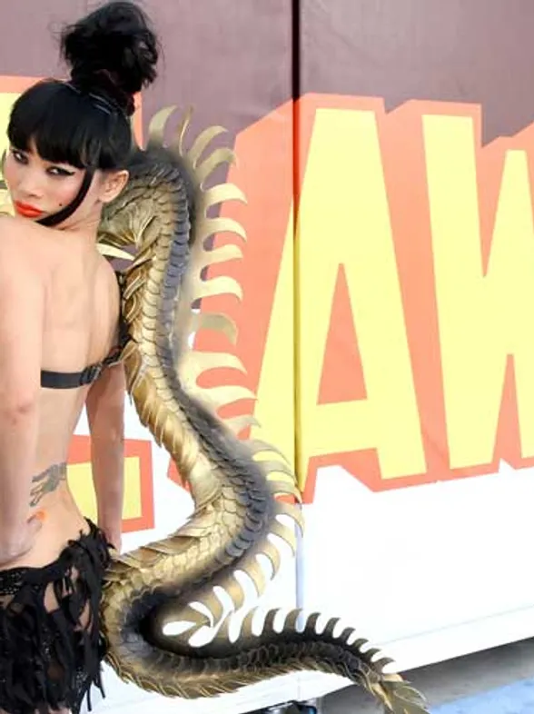 Bai Ling con vestido dragón, el peor look de la semana