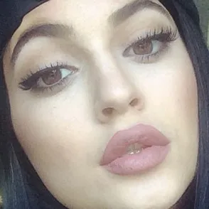 12 Pictures That Show Kylie Jenner Lips are SO not worth it