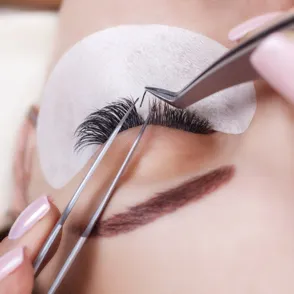 Extensiones de pestañas: una buena cara sin maquillaje es posible