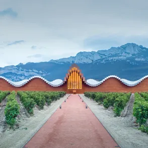 Escapadas con encanto: La Rioja Alvesa y sus vinos rodeados de vanguardia