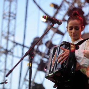 Julieta Venegas: "La música es mi manera de expresarme, es una parte de mi cuerpo"