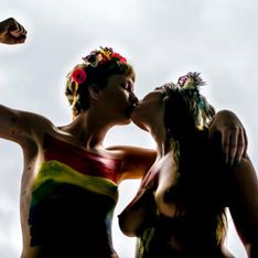 Deux Femen s'embrassent seins nus pour dénoncer les lois homophobes du Maroc