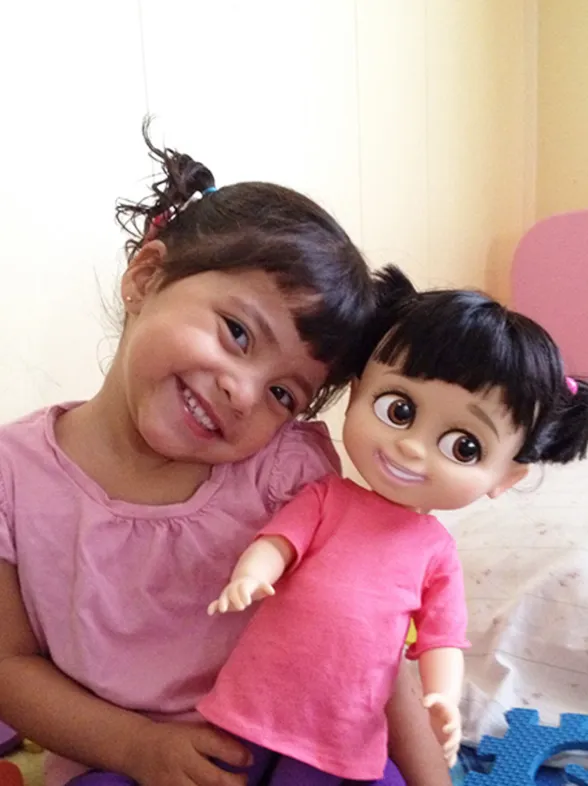 Parecidos razonables: 15 bebés que son clones de sus muñecos