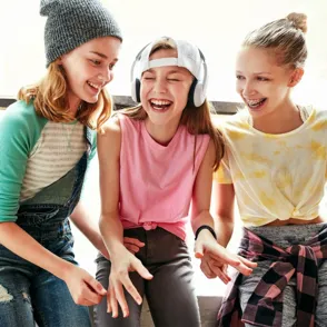 Mini looks para la vuelta al cole: 10 claves para elegir su fondo de armario