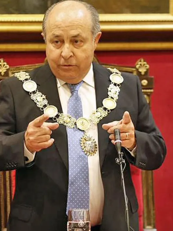 Alcalde de Granada: "Las mujeres, cuanto más desnudas, más elegantes"