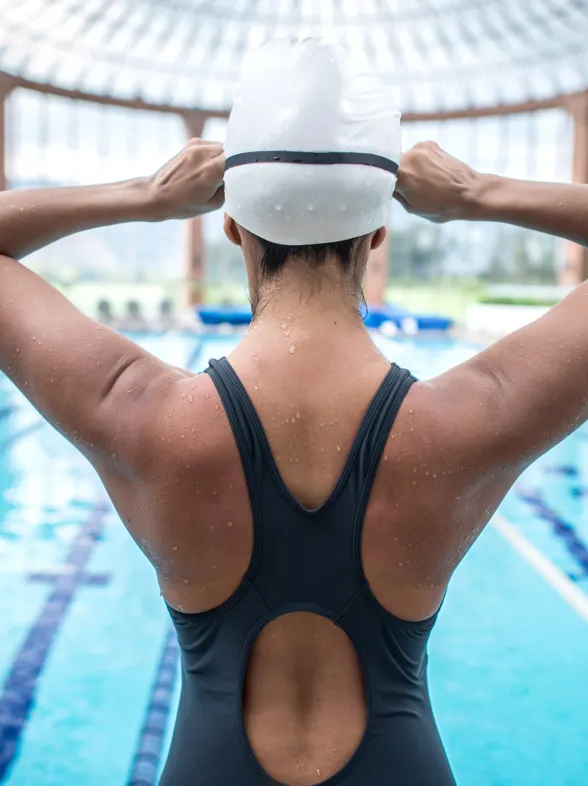 ¡Date un chapuzón! 8 beneficios de practicar deporte en el agua