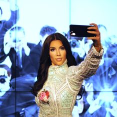 Kim Kardashian et son double de cire, adeptes du selfie (Photos)