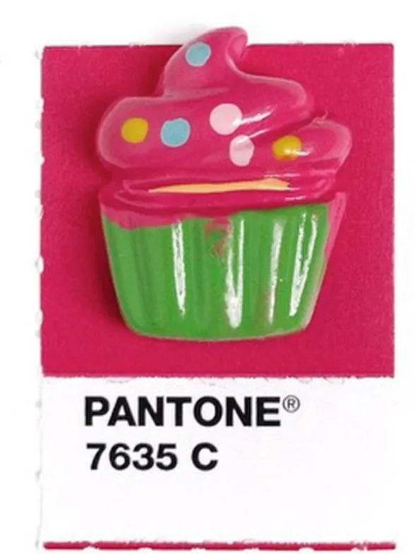 Tono sobre tono: muestras de Pantone iguales a pequeños objetos cotidianos