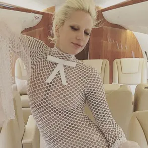 Lady Gaga y su mono de rejilla, el peor look de la semana