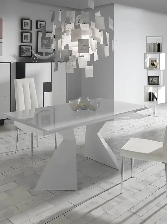 ¡Deja tu mente en blanco! Mesas y sillas para refrescar tu comedor
