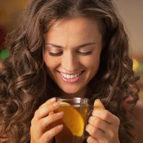 Los 10 usos inesperados del té para tu piel y tu cabello