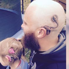 Weil seine Tochter sich schämt, lässt dieser Vater sich ein außergewöhnliches Tattoo stechen