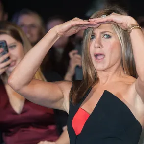 Jennifer Aniston, de víctima a novia millonaria