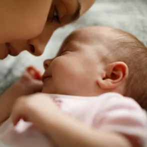 Baja por maternidad y paternidad: todo lo que debes saber sobre las prestaciones