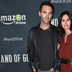 Courteney Cox se suma a la lista de operadas irreconocibles