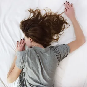 Menstruationsbeschwerden? Diese Tipps sollte jede Frau kennen