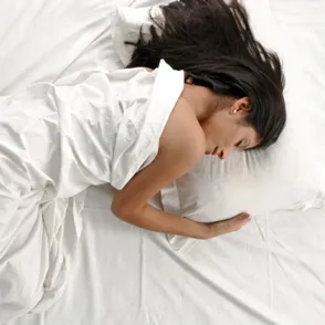 ¿El picor no te deja dormir? Trucos para dejar de sufrir en esas largas noches