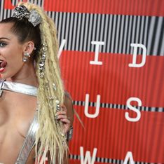 Miley Cyrus arrasa cual 'wrecking ball' y gana el peor look de la semana