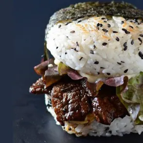 La sushi- hamburguesa, posiblemente el mejor invento culinario de los últimos tiempos