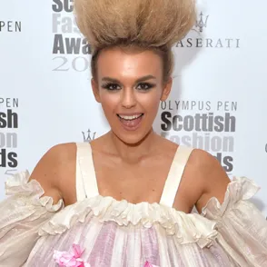 Tallia Storm vestida de tarta, el peor look de la semana