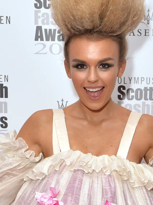 Tallia Storm vestida de tarta, el peor look de la semana