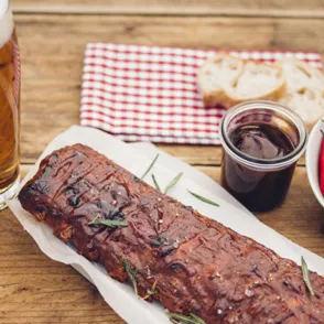 5 recetas hechas con cerveza que te darán (más) motivos para no separarte de ella