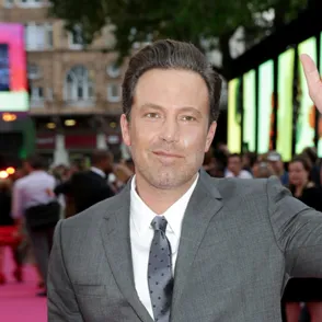 ¡Desastre en la sala de cirugía! Ben Affleck y otros famosos que se pasaron con las operaciones