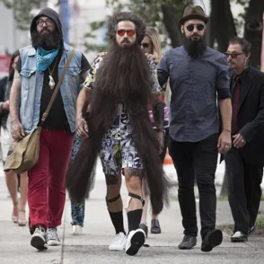 El hombre con la barba más larga del mundo