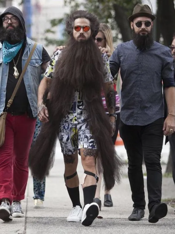 El hombre con la barba más larga del mundo