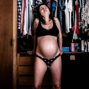 Un fotógrafo capta imágenes impactantes del parto de su novia