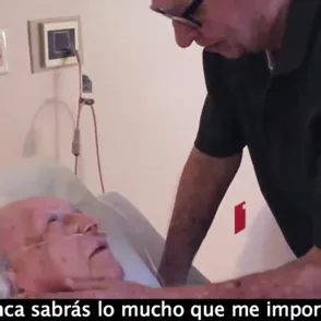 ¡Emociónate! La dulce despedida de un hombre a su esposa tras 73 años juntos