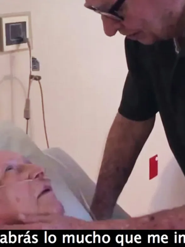 ¡Emociónate! La dulce despedida de un hombre a su esposa tras 73 años juntos