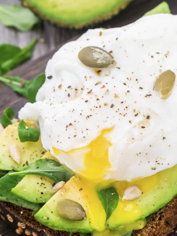 Las 8 recetas de aguacate relleno que nos hacen la boca agua