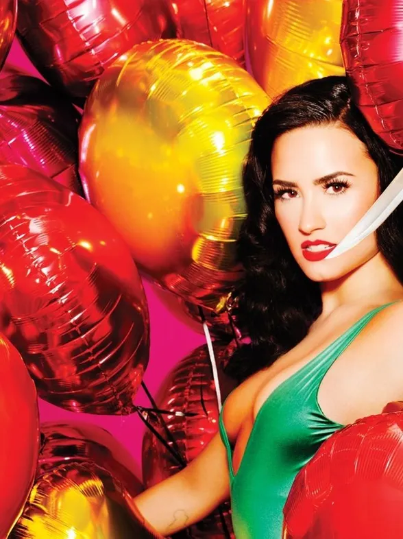 Demi Lovato e Selena Gomez continuam amigas, tá? Foi a própria Demi que esclareceu