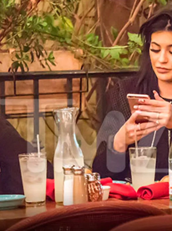 Kylie Jenner e Tyga em: Um Encontro Tedioso