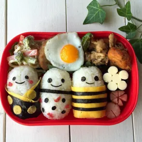 Descubre cómo esta madre crea recetas geniales para que su hija se divierta mientras come