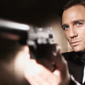 Daniel Craig diz que prefere cortar os pulsos a ser James Bond novamente!