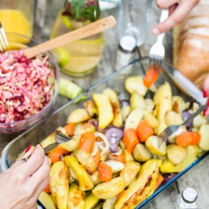 Dime de dónde eres y te diré cómo comes: 10 modales curiosos a la mesa