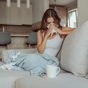 Mit Grippe im Bett? Diese einfachen Hausmittel machen schnell wieder fit!