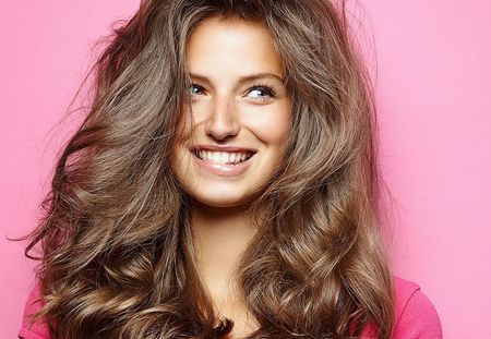 9 gestes à éviter pour avoir de beaux cheveux