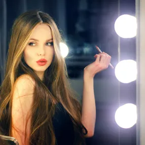Maquillaje de noche: tendencias de ojos, piel y labios