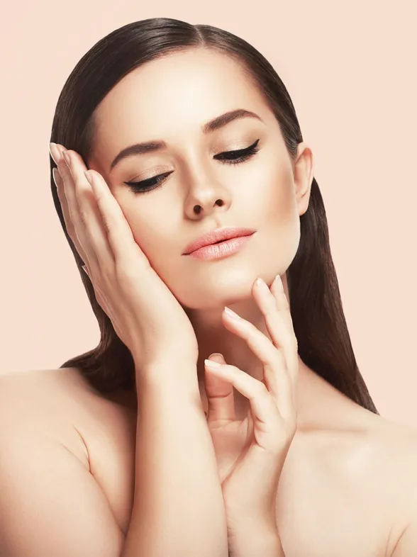 Viste tu piel con maquillaje: ¿por qué es importante utilizar base?