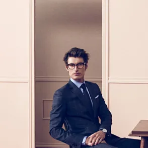 ¿Cómo debe quedarle el traje a un hombre?